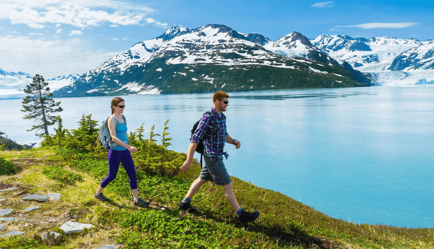 Những đặc điểm tự nhiên nào tạo nên vẻ đẹp hùng vĩ của Alaska