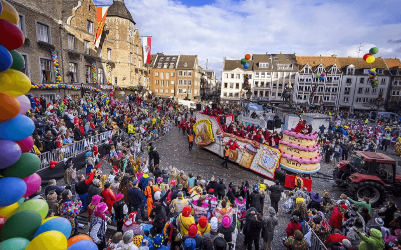 Hoạt động Rosenmontag - Thứ Hai Hoa Hồng thu hút nhiều người- lễ hội Karneval