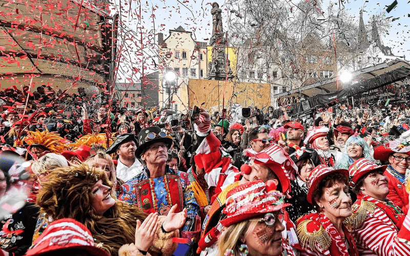 Cologne một trong các thành phố tổ chức lễ hội Karneval