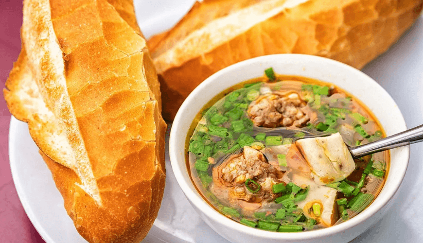 Bánh mì xíu mại có nguồn gốc từ các nước Á Đông khi du lịch đà lạt