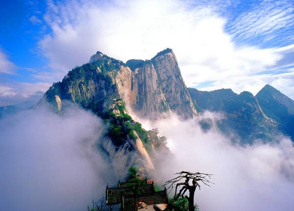 https://abtravel.vn/wp-content/uploads/2026/04/danh-thang-hoa-son-co-gi-hut-khach-toi-ngao-du-ivivu-4.jpg