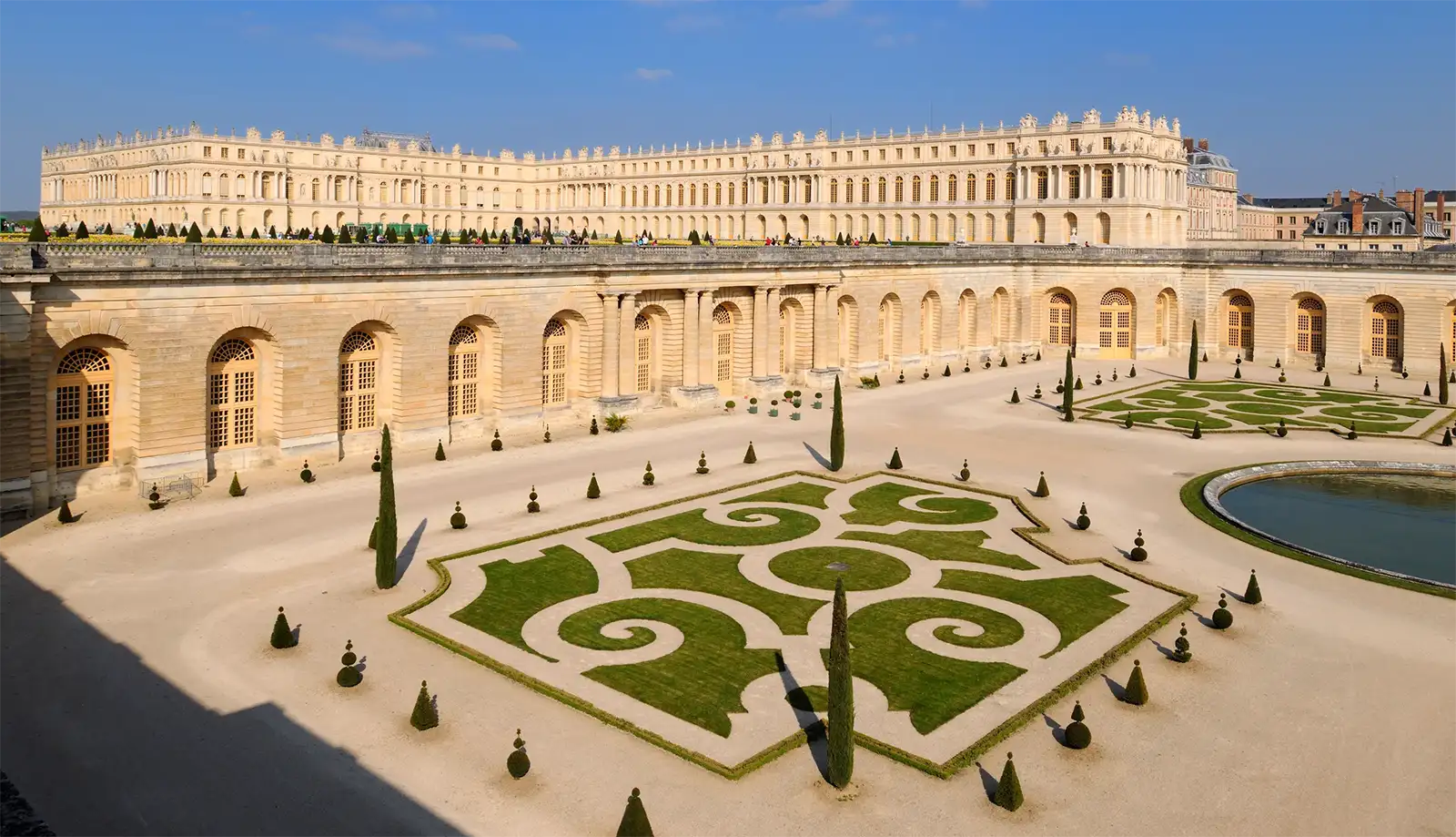 Lâu đài Versailles với lối kiến trúc lộng lẫy