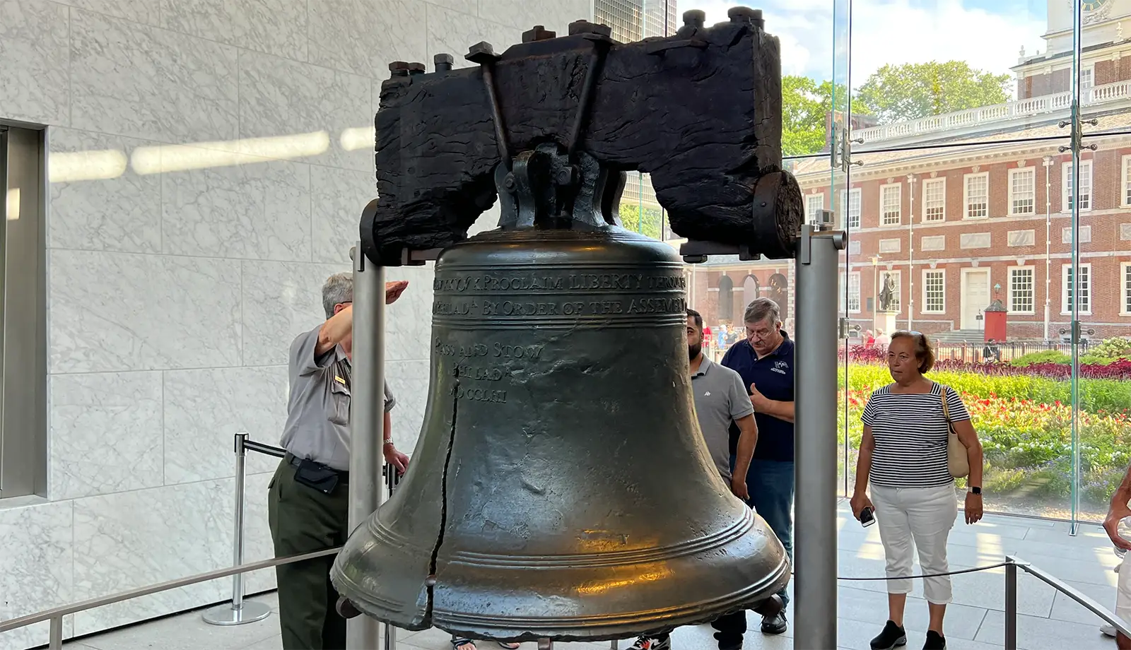 Chân dung chiếc chuông nứt lừng danh tại Philadelphia