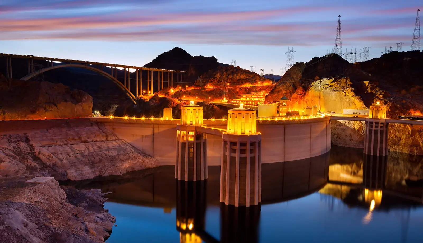 Con đập Hoover cung cấp nguồn điện cho cả thành phố Las Vegas