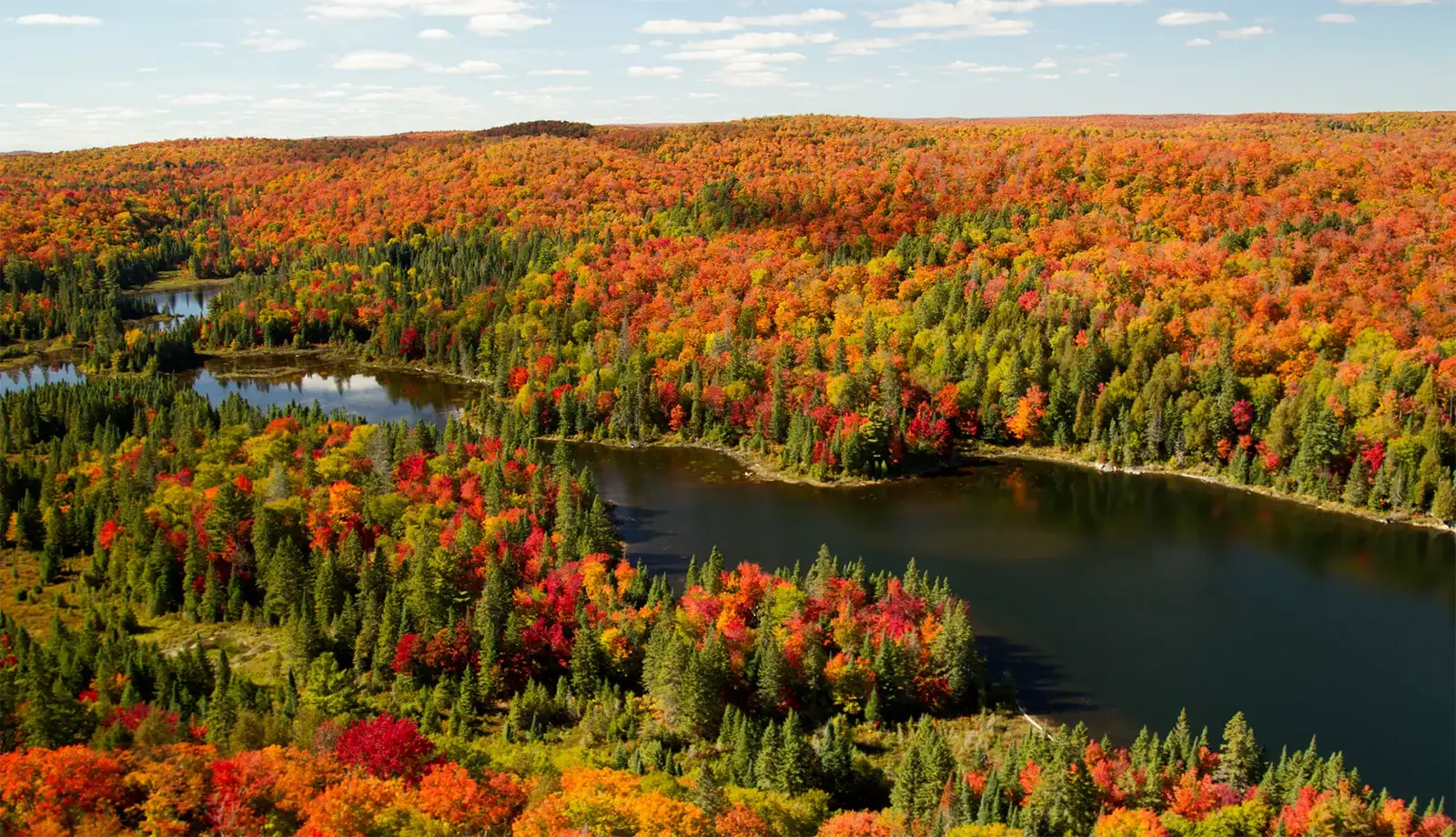 Tận hưởng mùa thu lãng mạn khi du lịch Canada