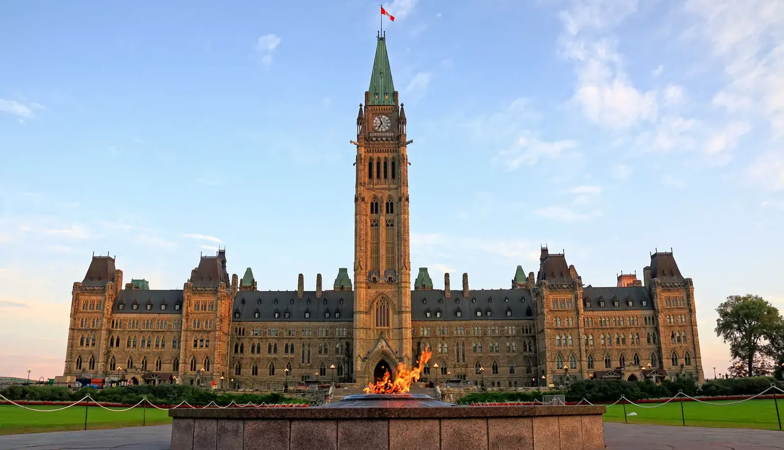Parliament Hill - ngôi nhà chính phủ Canada