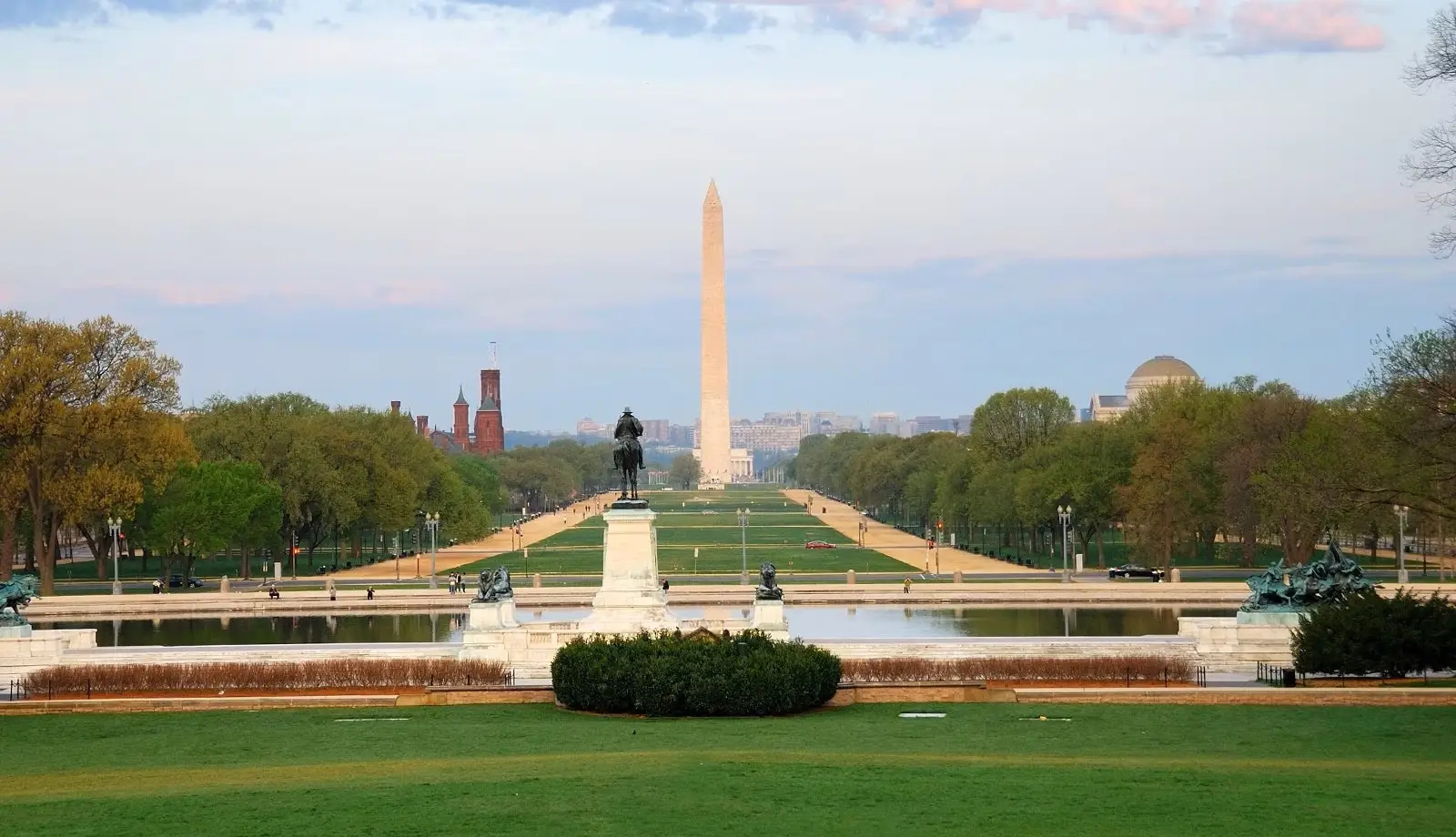 National Mall - nơi thích hợp để đi dạo và ngắm cảnh