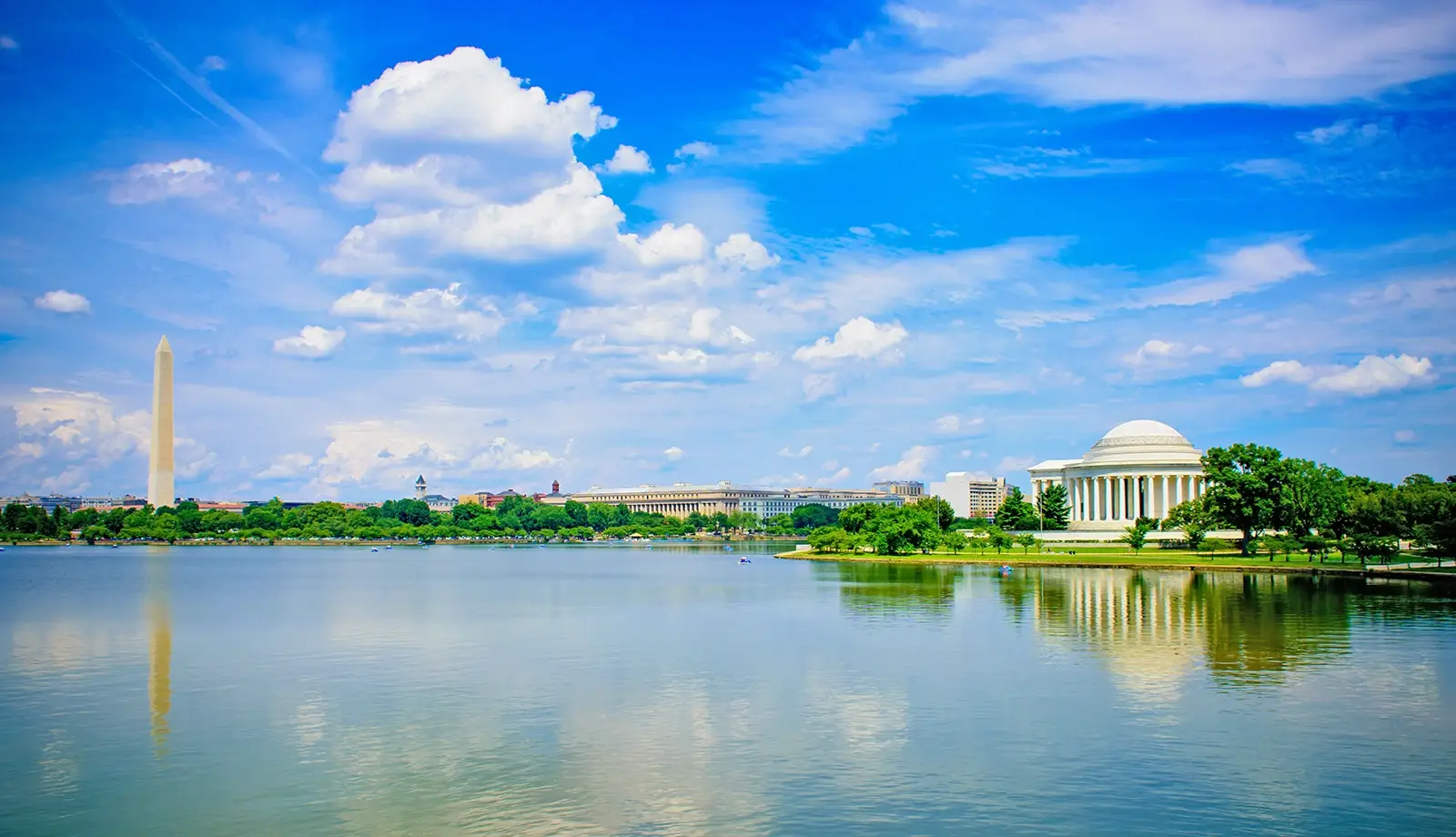 Hồ Tidal Basin - địa điểm được check-in nhiều nhất khi du lịch Washington DC