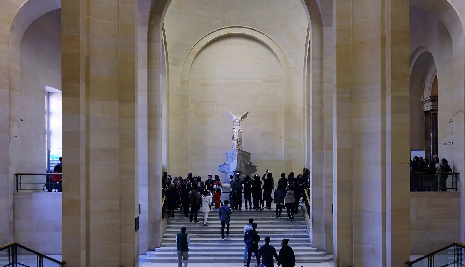 Tượng thần Nike của Samothrace tạo bảo tàng