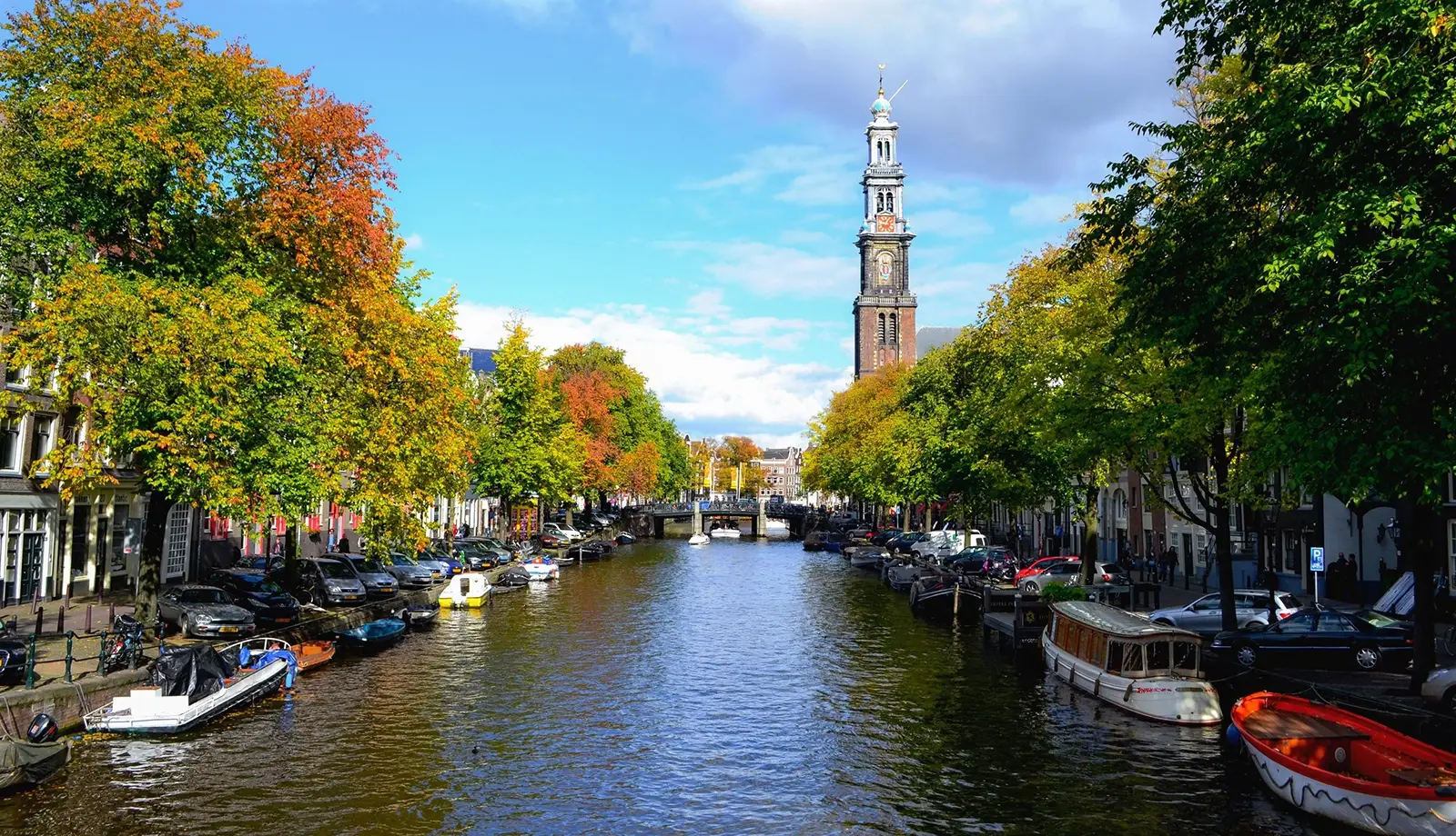 Du lịch Hà Lan nhất định phải ngồi thuyền du ngoạn kênh đào Amsterdam