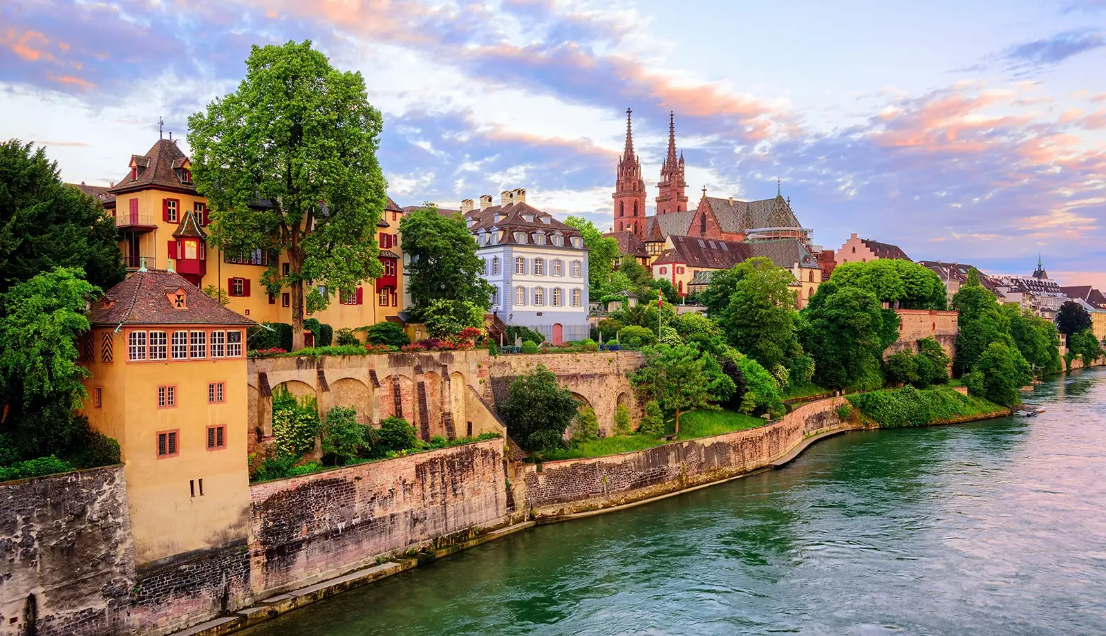 Basel có con sông huyền thoại Rhein tuyệt đẹp
