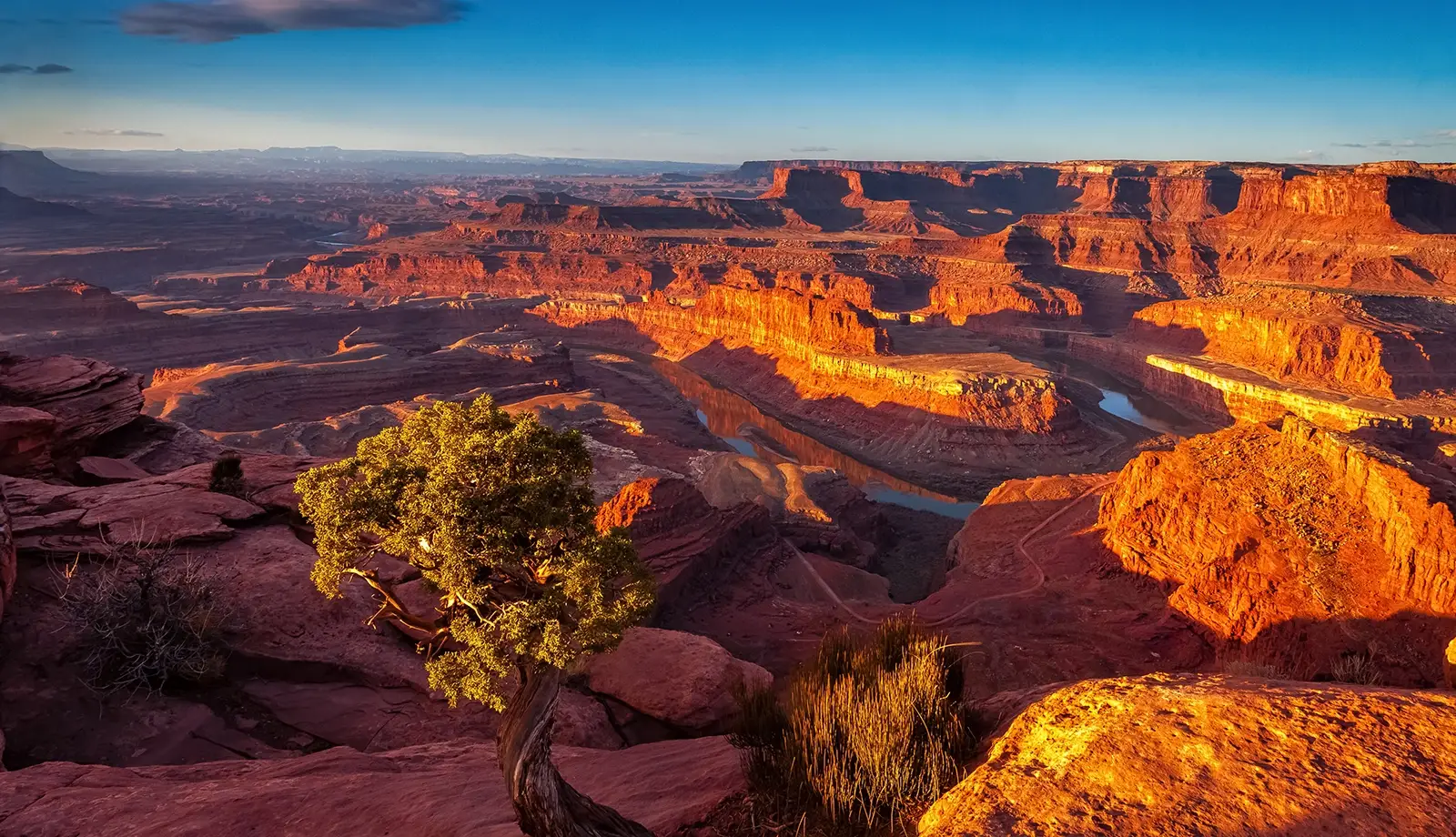 Khám phá vẻ đẹp “hồng hoang” của Canyonlands