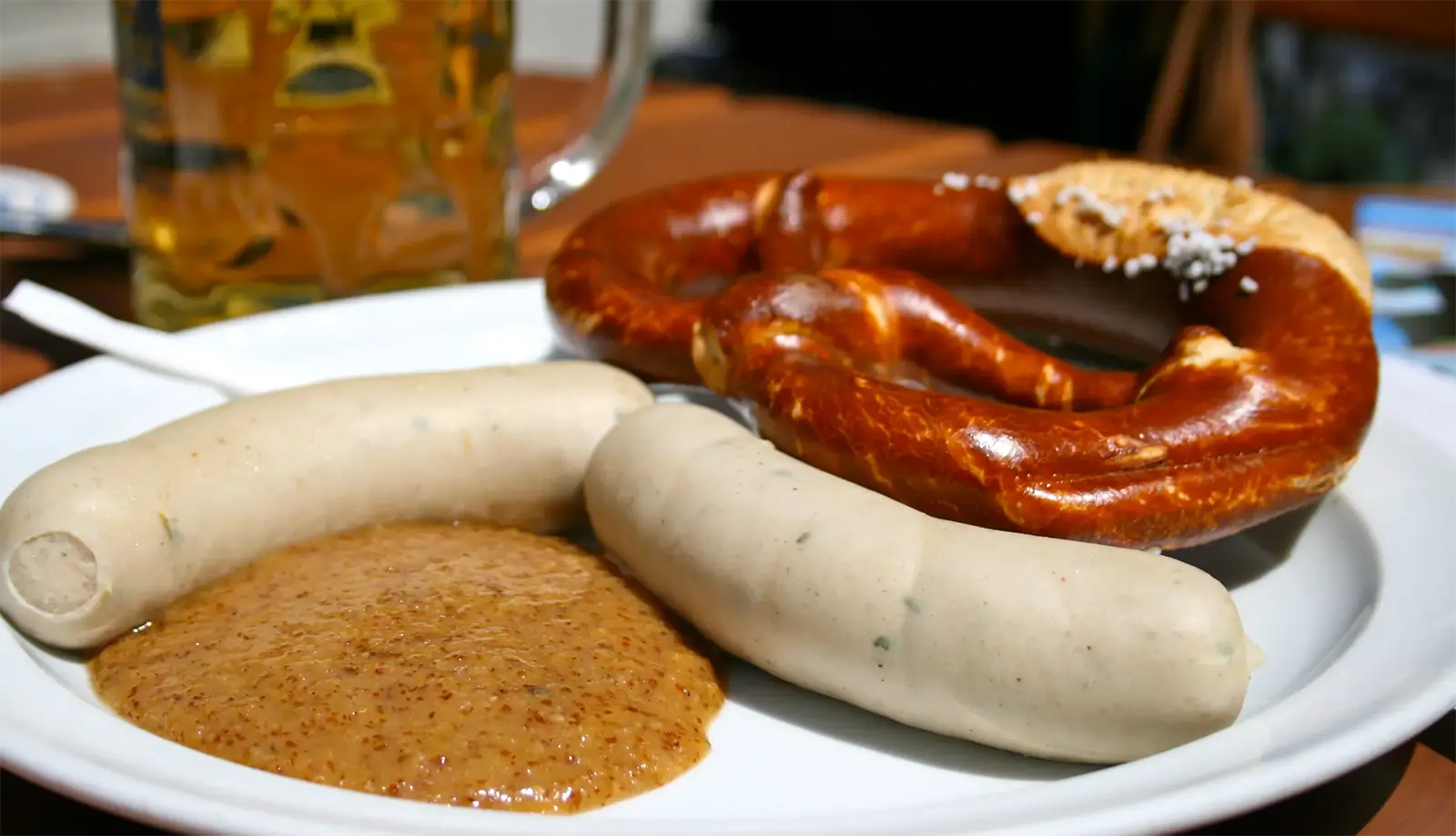 Những món ăn đi kèm khi uống bia tại lễ hội Oktoberfest