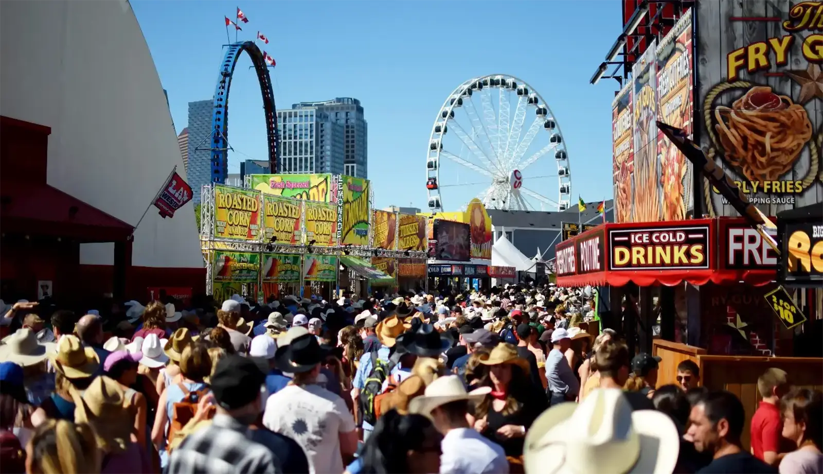 Trải nghiệm những gian hàng rực rỡ sắc màu