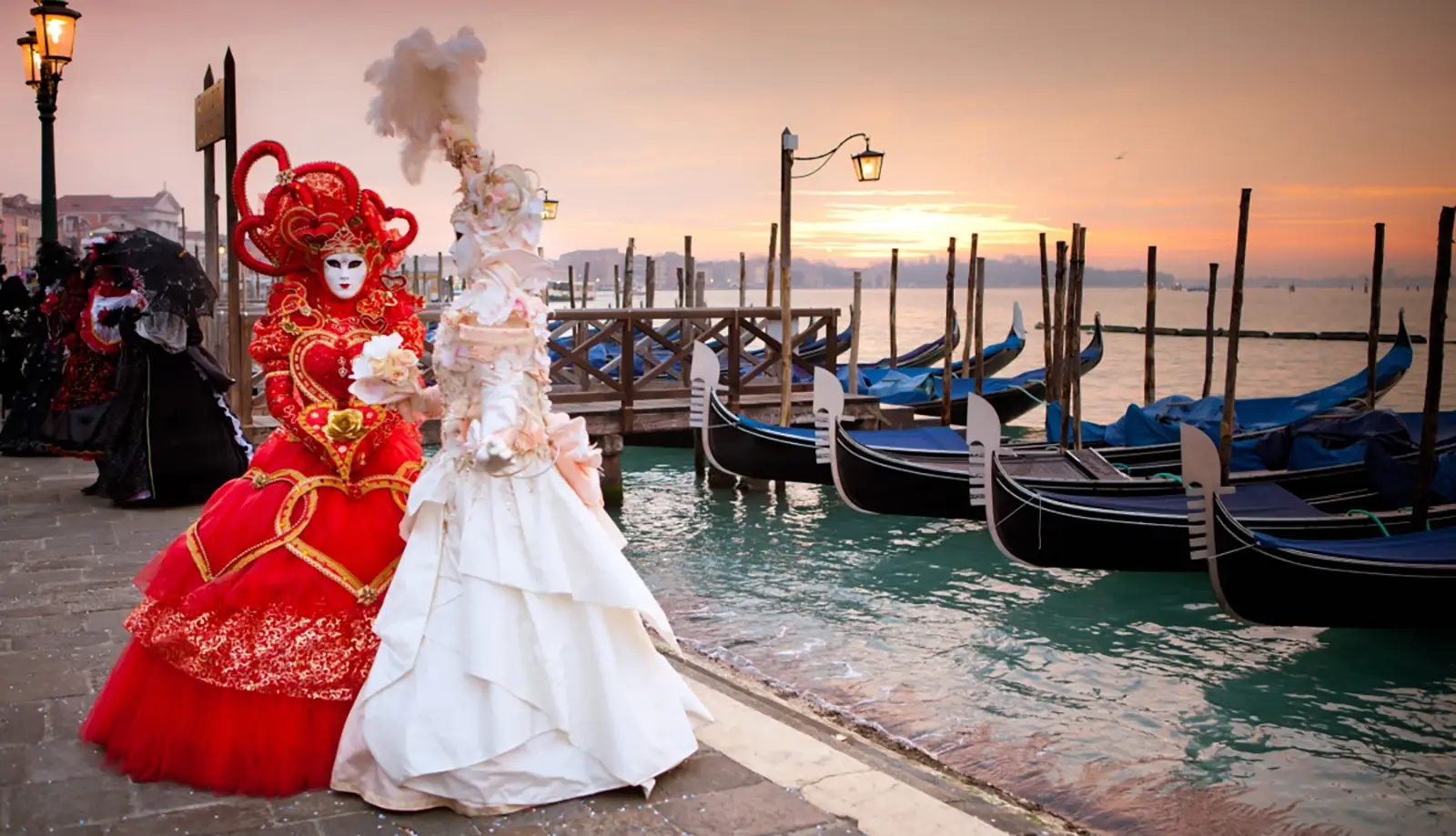 Rực rỡ lễ hội hoá trang Venice xa hoa độc đáo nhất nước Ý