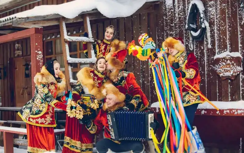 Những cô gái người Nga cùng nhau vui chơi