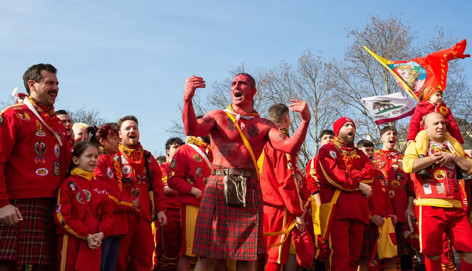 Lễ hội ném cam ở Ý có lịch sử hình thành từ rất lâu đời