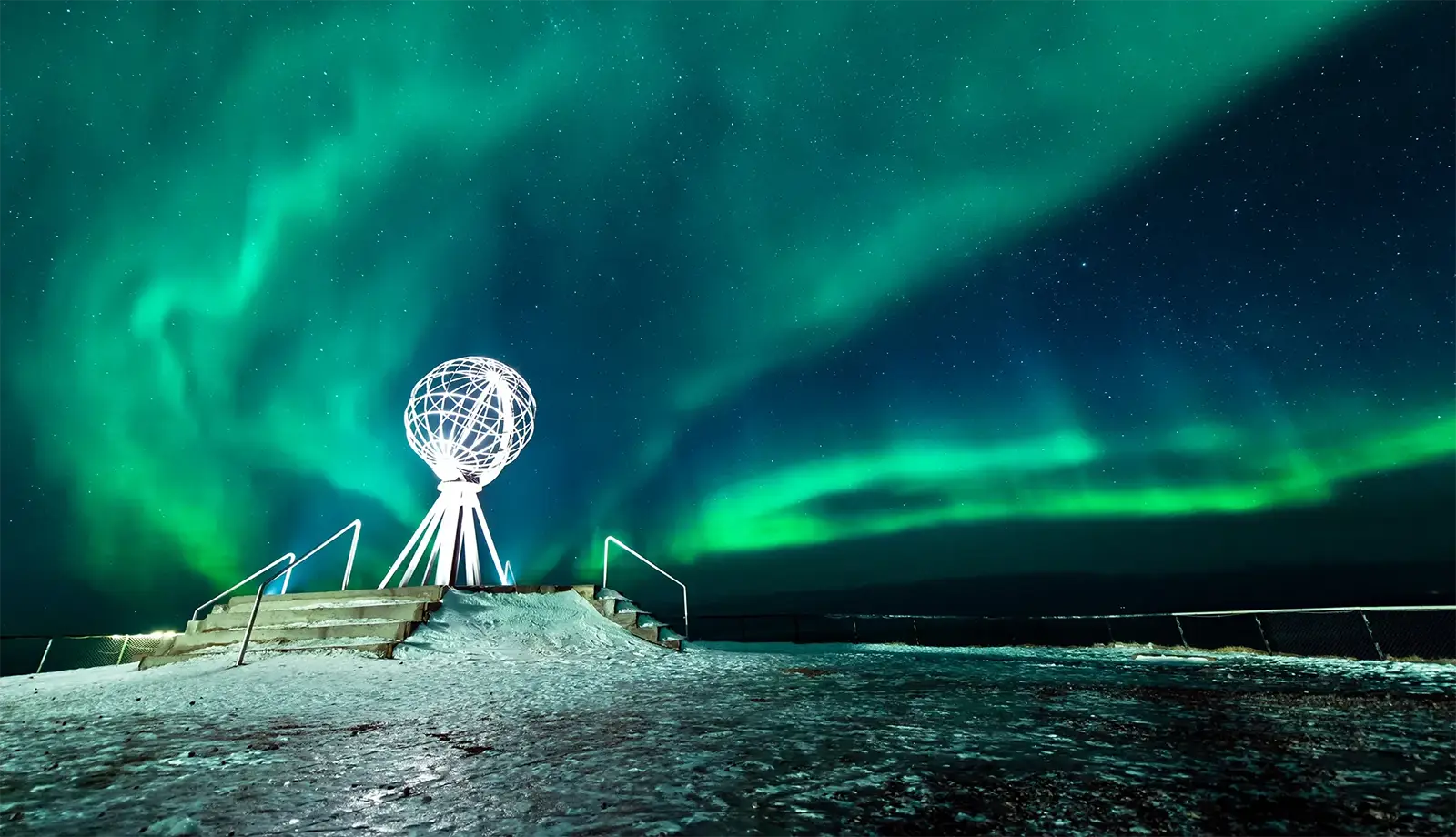 Dải cực quang xanh lá cây tại Mũi Bắc