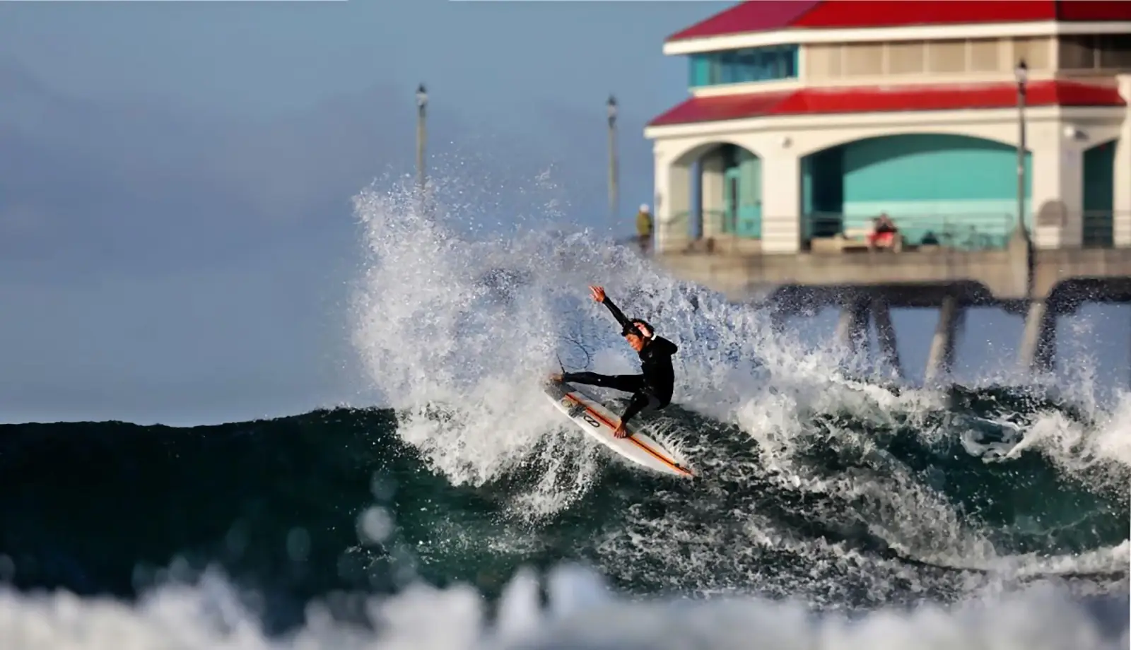 Trải nghiệm bộ môn lướt sóng đầy mạo hiểm và thú vị ở Huntington Beach