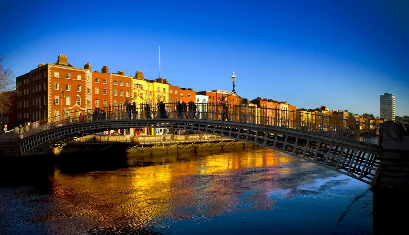 Đi du lịch Ireland nên ghé qua thủ đô Dublin để cảm nhận sự giao thoa độc đáo