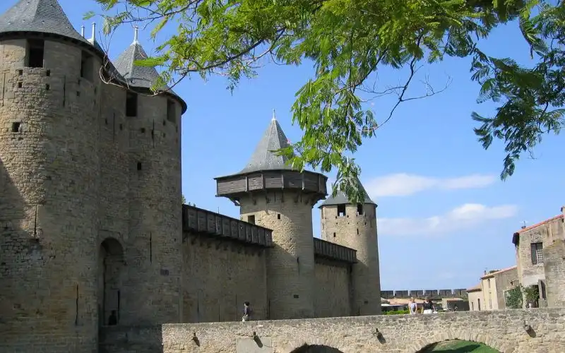 Khung cảnh bên trong pháo đài