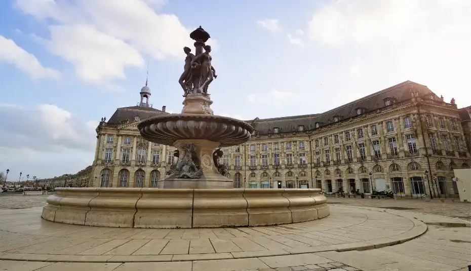Quảng trường Bourse - Nơi lưu giữ nét đẹp cổ kính của thành phố Bordeaux