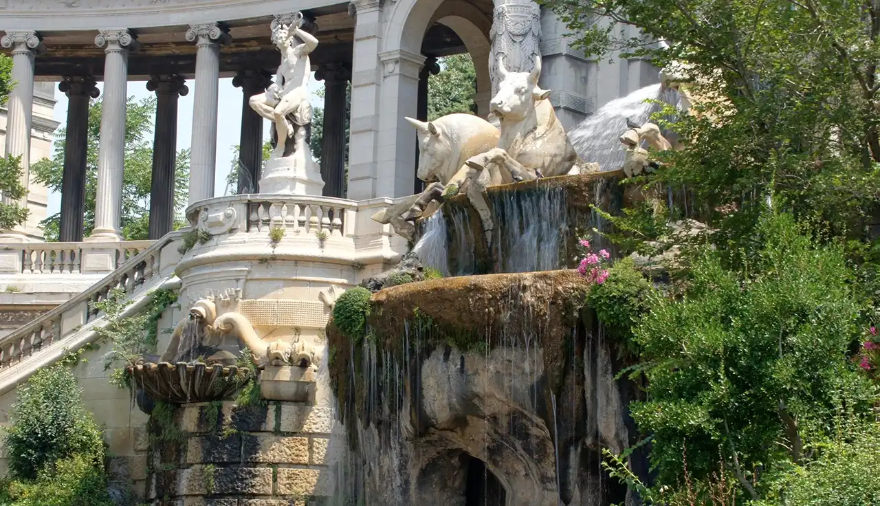Lâu đài nước Palais Longchamps mang phong cách cổ điển