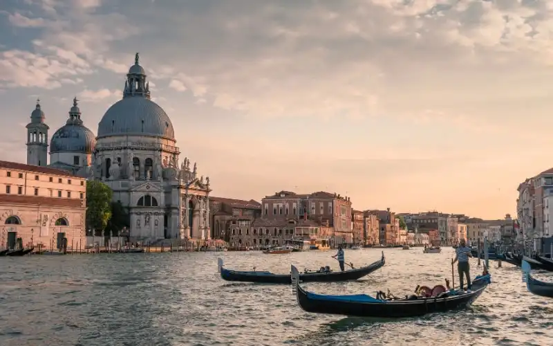 Thuyền Gondola là biểu tượng của Venice