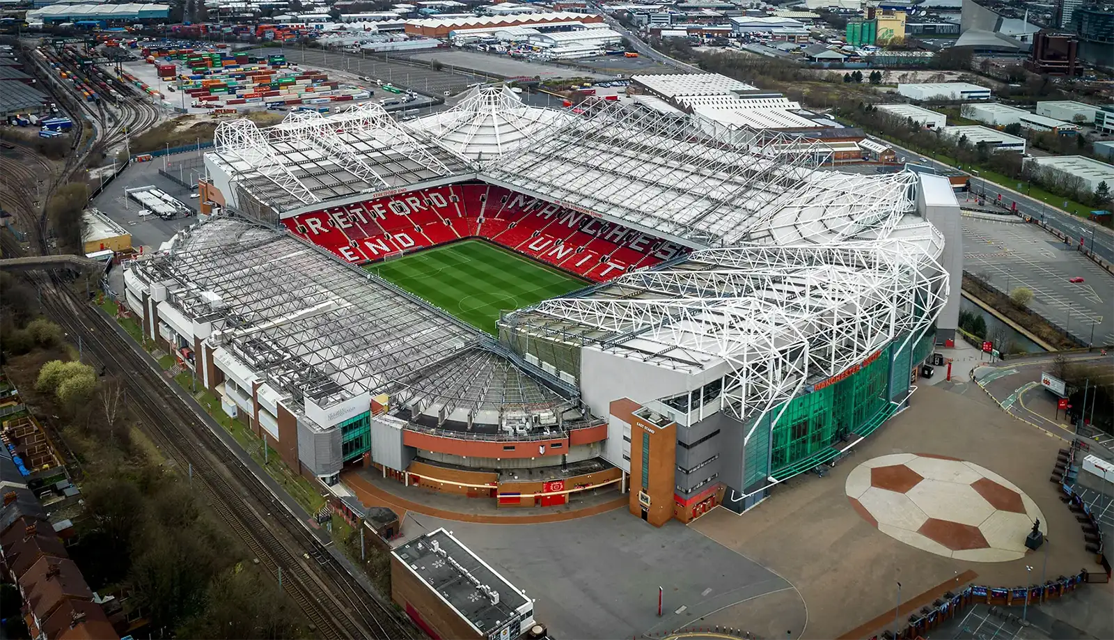 Old Trafford - Sân vận động nổi tiếng nhất hành tinh