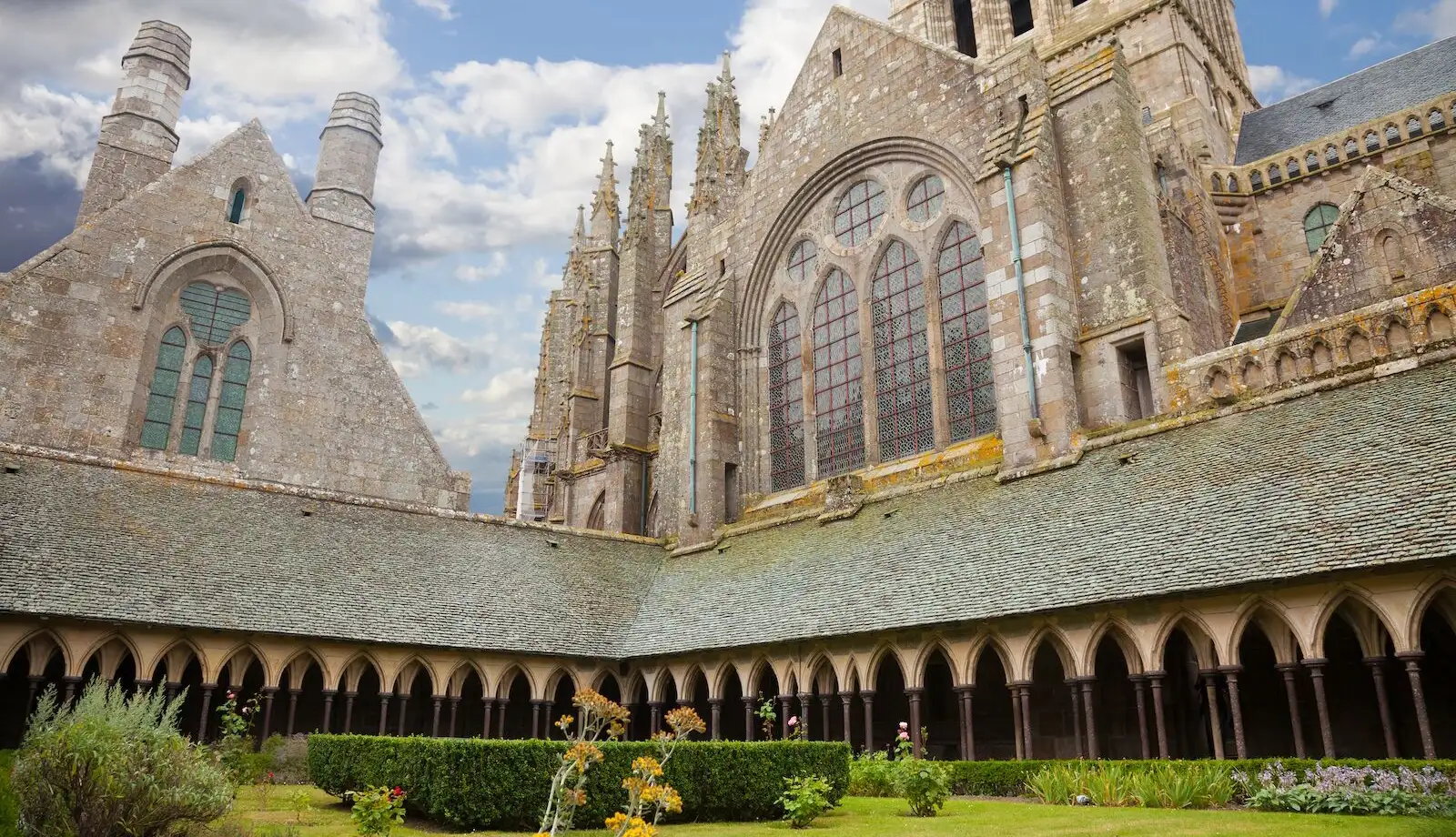 Tu viện Mont Saint Michel có lỗi kiến trúc cổ xưa