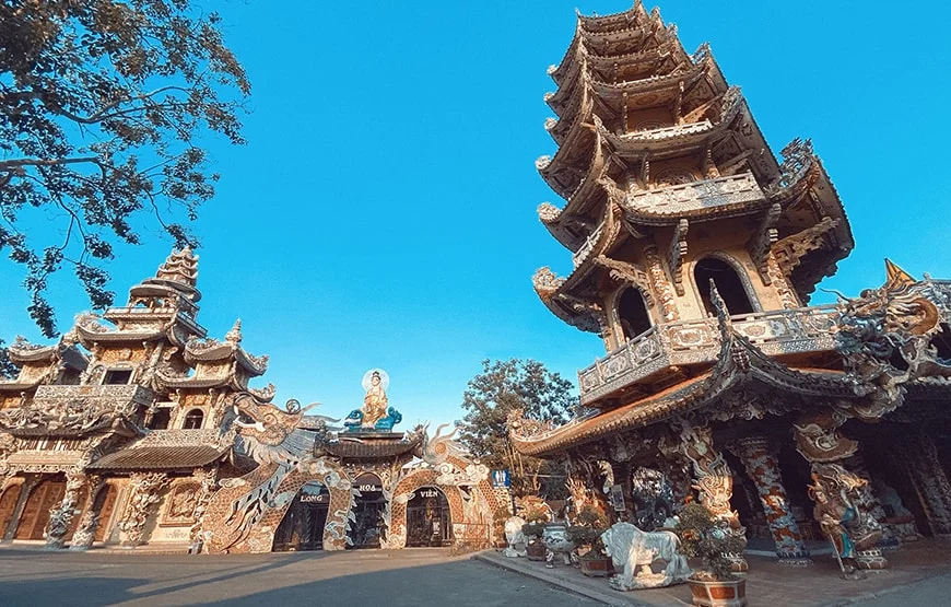 Khám phá thành phố ngàn hoa - Chùa Linh Phước - Chùa ve chai