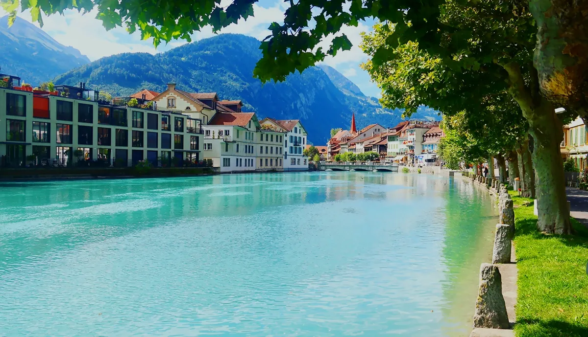 Du lịch Interlaken sẽ được tận hưởng không khí trong lành của thiên nhiên