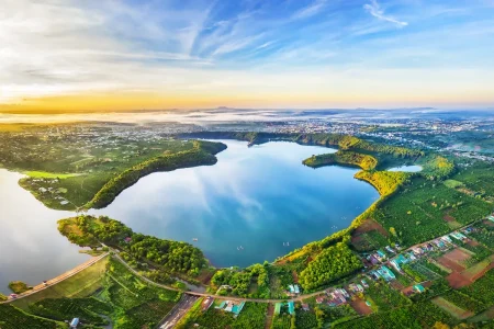 Biển hồ Pleiku đôi mắt xanh giữa đại ngàn Tây Nguyên